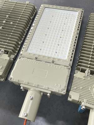 Straßenleuchte Farbe Booth Explosionssicherheit LED-Lösung    Class 1 Division 1, 50W bis 250W, Gefährliche Lage bewertet