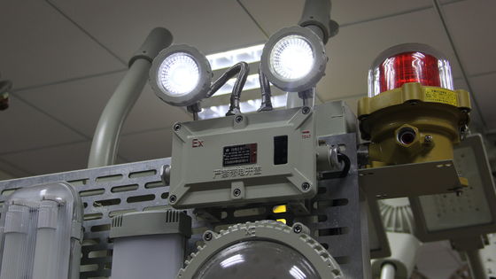 ATEX EAC CNEX IP67 Zertifizierte Klasse 1 Div 2 Notbeleuchtung für gefährliche Umgebungen 90-300VAC 24/36VDC Spannung