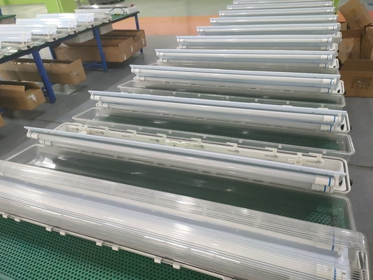 ATEX GRP-Material G 3/4&quot; Explosionssicheres Leuchtstofflicht Linear IP66 LED Explosionssicheres Licht für gefährliche Bereiche