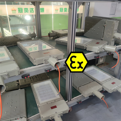 IP66 explosionsgeschützter LED-Flutlichtstrahler für den Außenbereich, zertifiziert nach ATEX, IECEx, CNEX, ideal für Offshore-Plattformen, Raffinerien und gefährliche Anlagen