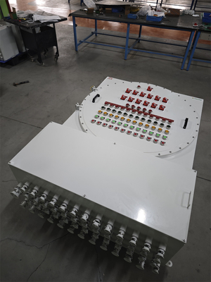 ATEX 380V Flammdichte Steuerungen Industrie-Stromverteilungs-Panel Aluminium-Material Korrosionsschutz IP66 für Gefahrenzone1 2 21 22 Nennstrom ≤ 250A