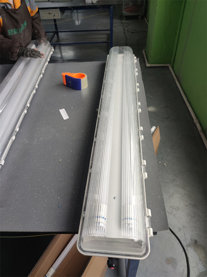 2*54W Explosionsschutz-Fluoreszenzlicht ATEX IECEx Zertifiziert Wasserdicht WF2 100lm/w Lichtwirkungsgrad Deckenhalter für Zone 21 22 1 2
