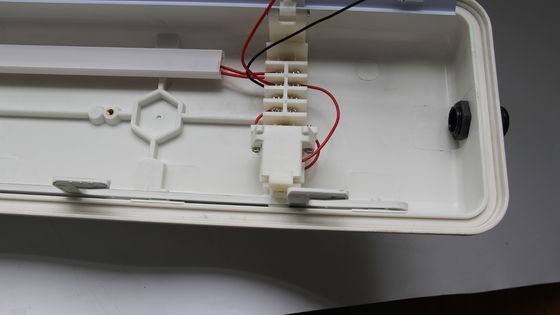BYS-Reihe Explosionssichere Linearleuchte mit dreifacher Zertifizierung ATEX/IECEx/CNEX zugelassene LED-Leuchte für Gefahrgebiete, IP66, 5-Jahresgarantie, anpassbare Wattleistung und Größe