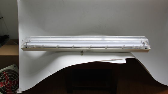 Für explosionsgefährdete Bereiche Öl- und Gasanlagen Chemieanlagen Bergbau Marineanlagen Explosionsgeschützte lineare LED-Leuchte Industriequalität IP66 Beleuchtung Energieeffizientes Design reduziert Langlebig 0,6/1,2 m ATEX/IECEx/CNEX