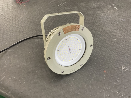 Industrielle explosionsgeschützte LED-Hallenleuchte IP66 wasserdicht 100W-200W mit ATEX CNEX Zertifizierung für Anwendungen in Gefahrenzone 1 & 2
