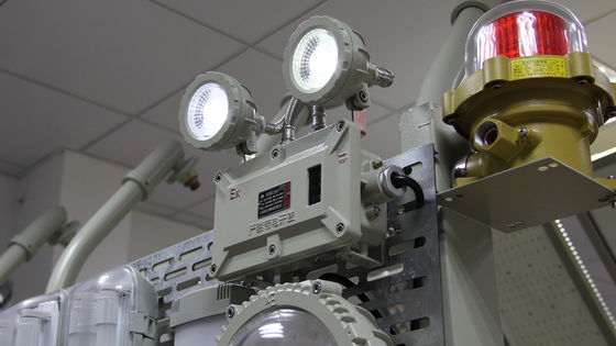 Industrielle flammdichte Notlichtleuchte zur Gewährleistung der Sicherheit in gefährlichen Umgebungen