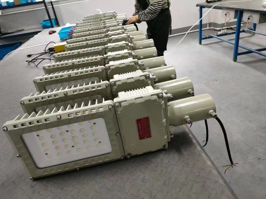 Explosionsgeschützter LED-Flutlichtstrahler für die pharmazeutische Industrie mit CRI Ra ≥80 und EX-Zertifizierungen