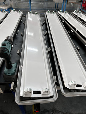 ATEX Explosionssichere LED-Linienleuchte 220V Doppelrohr-GRP-Material-LED-Licht mit IP66
