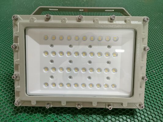 5-Jahres-Vollgarantie LED-Industrielle Hochwasseraufleuchtungen für Risikogebiete IP66 50-240W 140lm/W ATEX IECEx Validierte Zone 1 und 2
